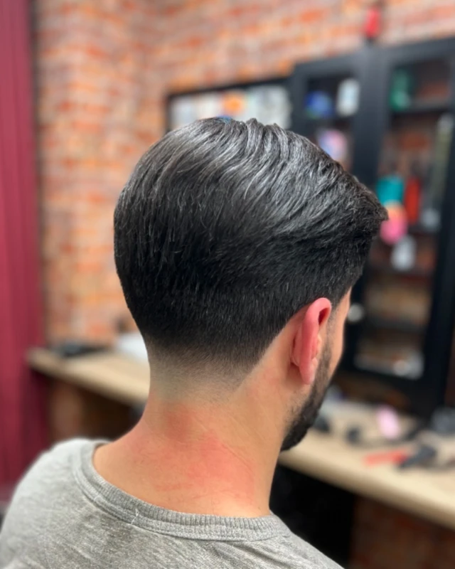 #classichaircut #taperfade #fade #skinfade #menhairstyle #menhaircut #menstyle #menhair #barber #barbershop #barberpost #hairdresser #kallithea #athens #greece #beard